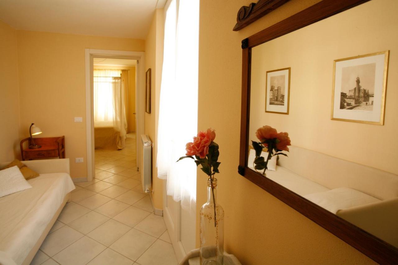 Villa Amelia Rooms มารินา ดิ เปียตราซันตา ภายนอก รูปภาพ