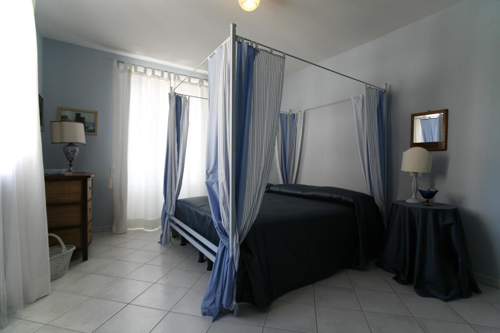 Villa Amelia Rooms มารินา ดิ เปียตราซันตา ภายนอก รูปภาพ