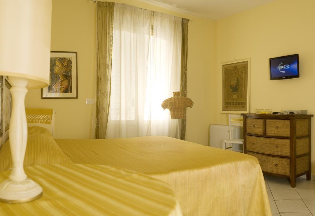 Villa Amelia Rooms มารินา ดิ เปียตราซันตา ภายนอก รูปภาพ