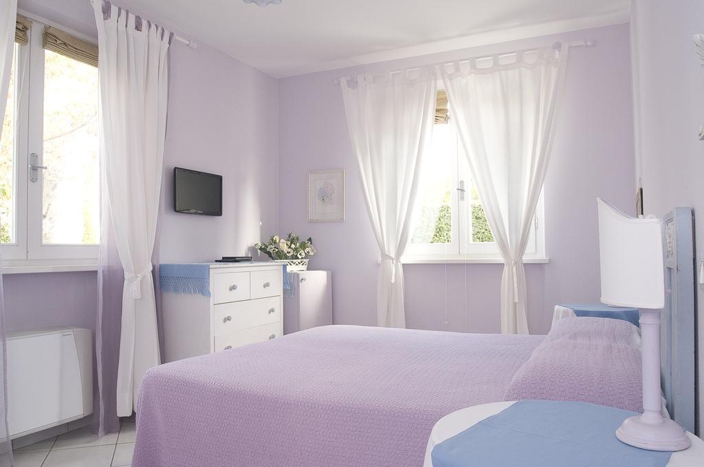 Villa Amelia Rooms มารินา ดิ เปียตราซันตา ภายนอก รูปภาพ